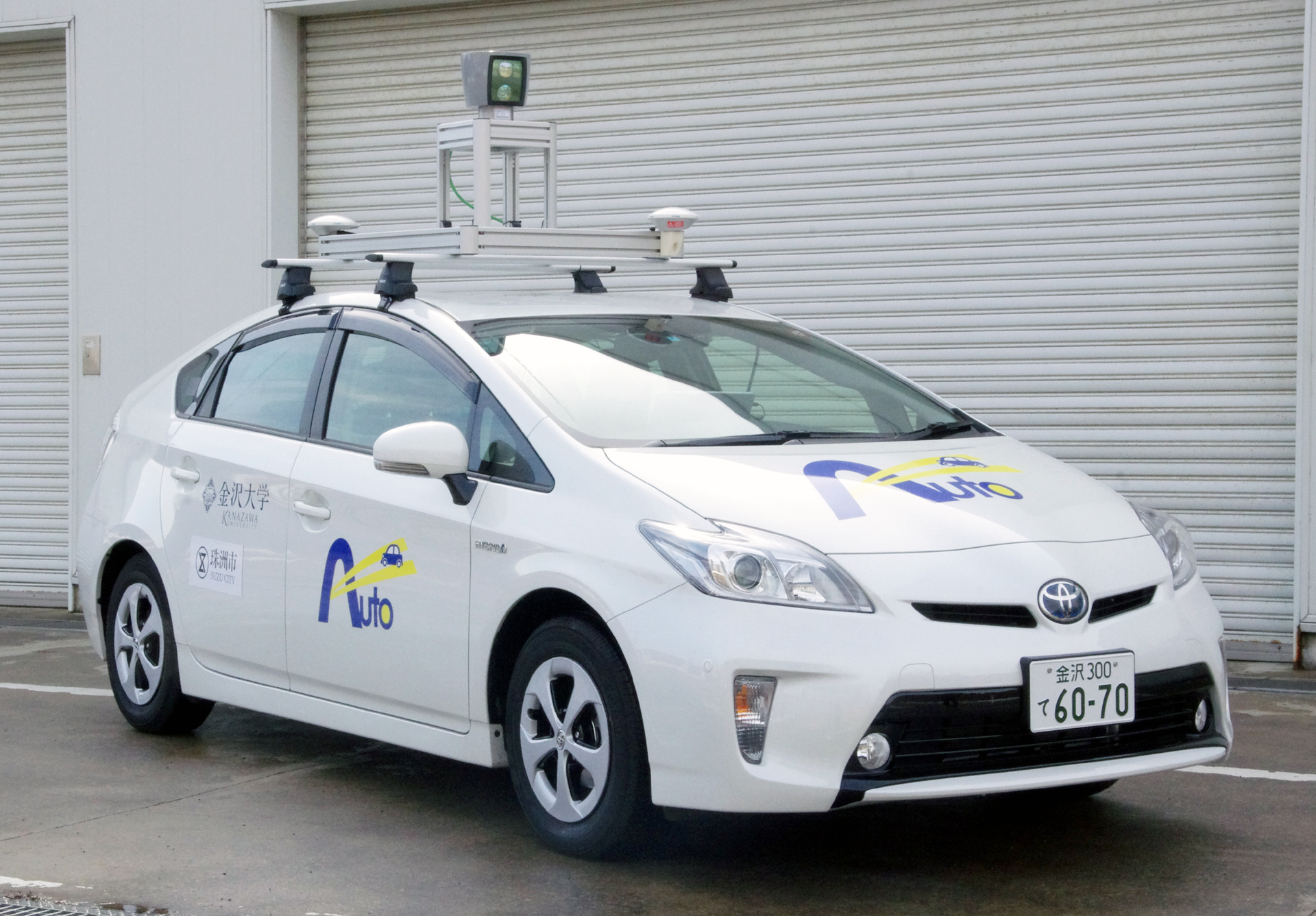 今回のプロジェクトに使用する自動運転自動車