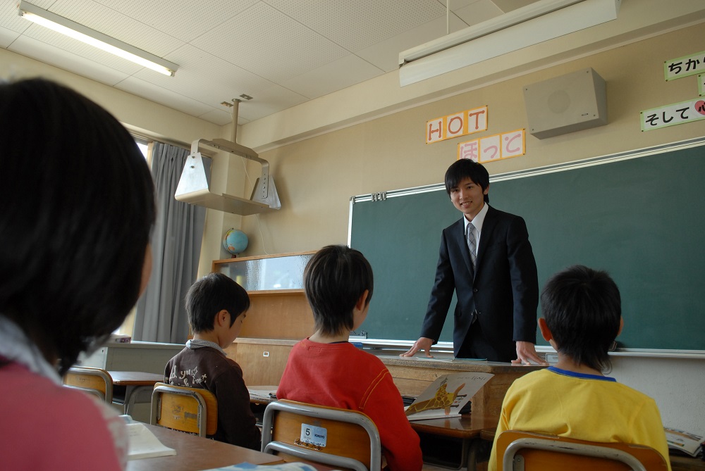 小学校の先生ってどうしたらなれるの?先生の仕事を知ろう!