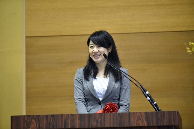 祝辞を述べられる越直美・大津市長