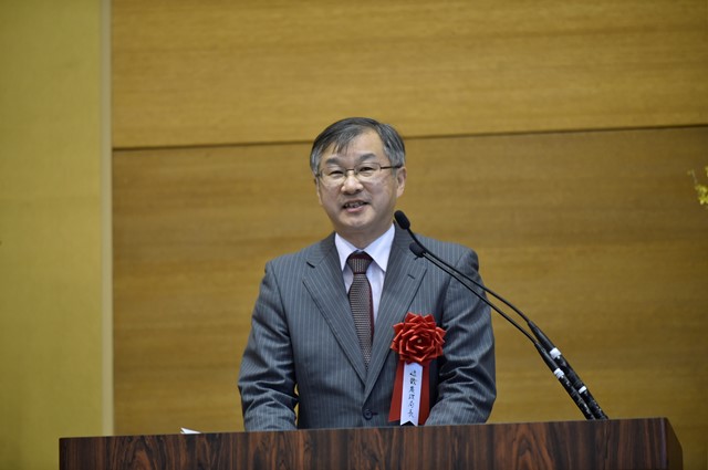農林水産省・皆川事務次官の祝辞を代読される曽根則人・近畿農政局長