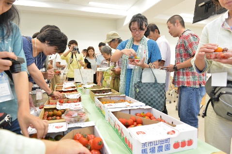 【昨年の様子】トマトバイキング(消費者選好性調査)の様子