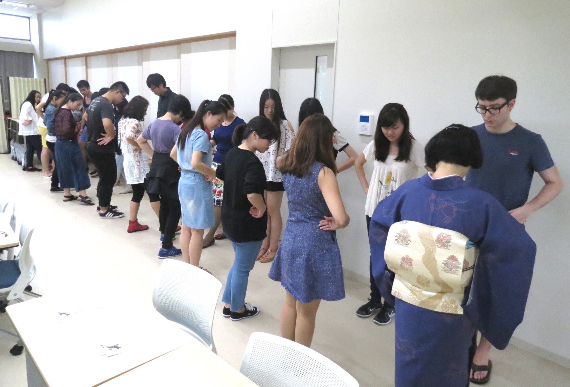 日本文化を学ぶ授業の様子