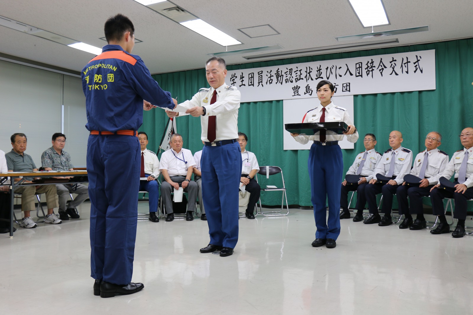 特別区学生消防団活動認証状の交付