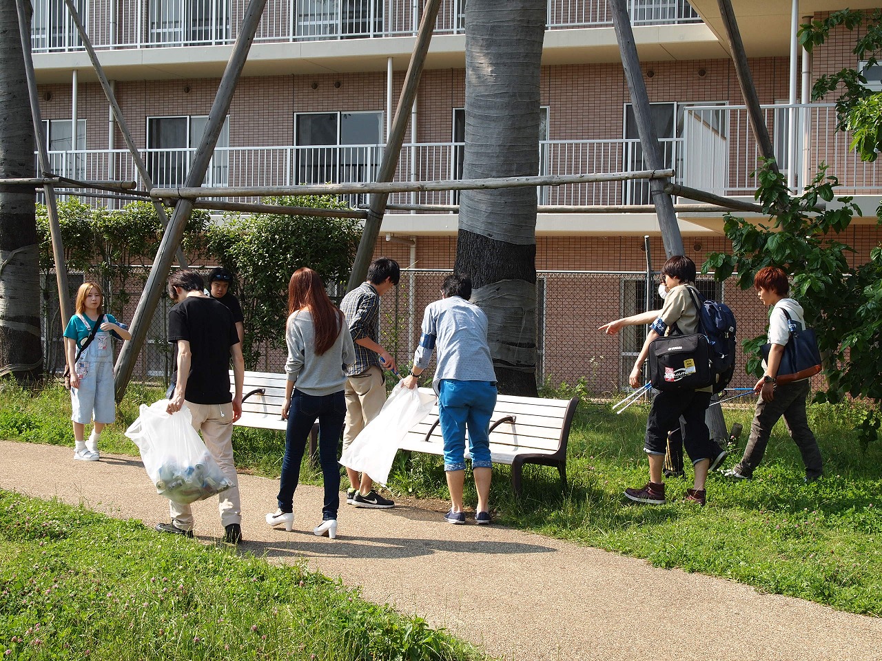 地域周辺の清掃の様子(2)