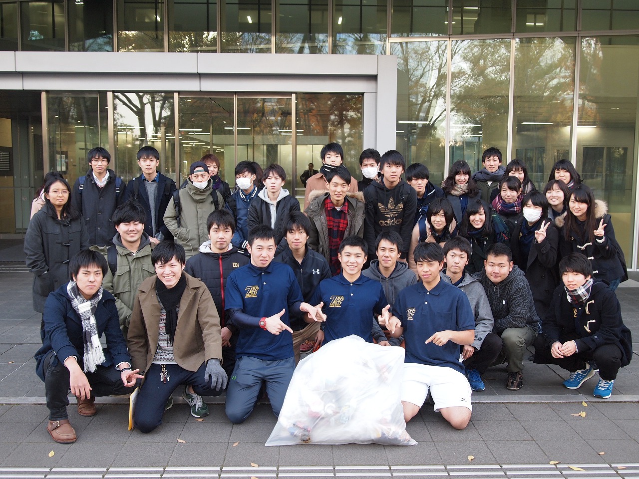 清掃ボランティアに参加した学生