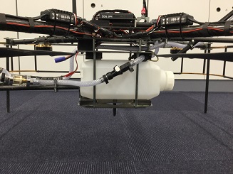 2Lのタンクで水や補修材を蓄える